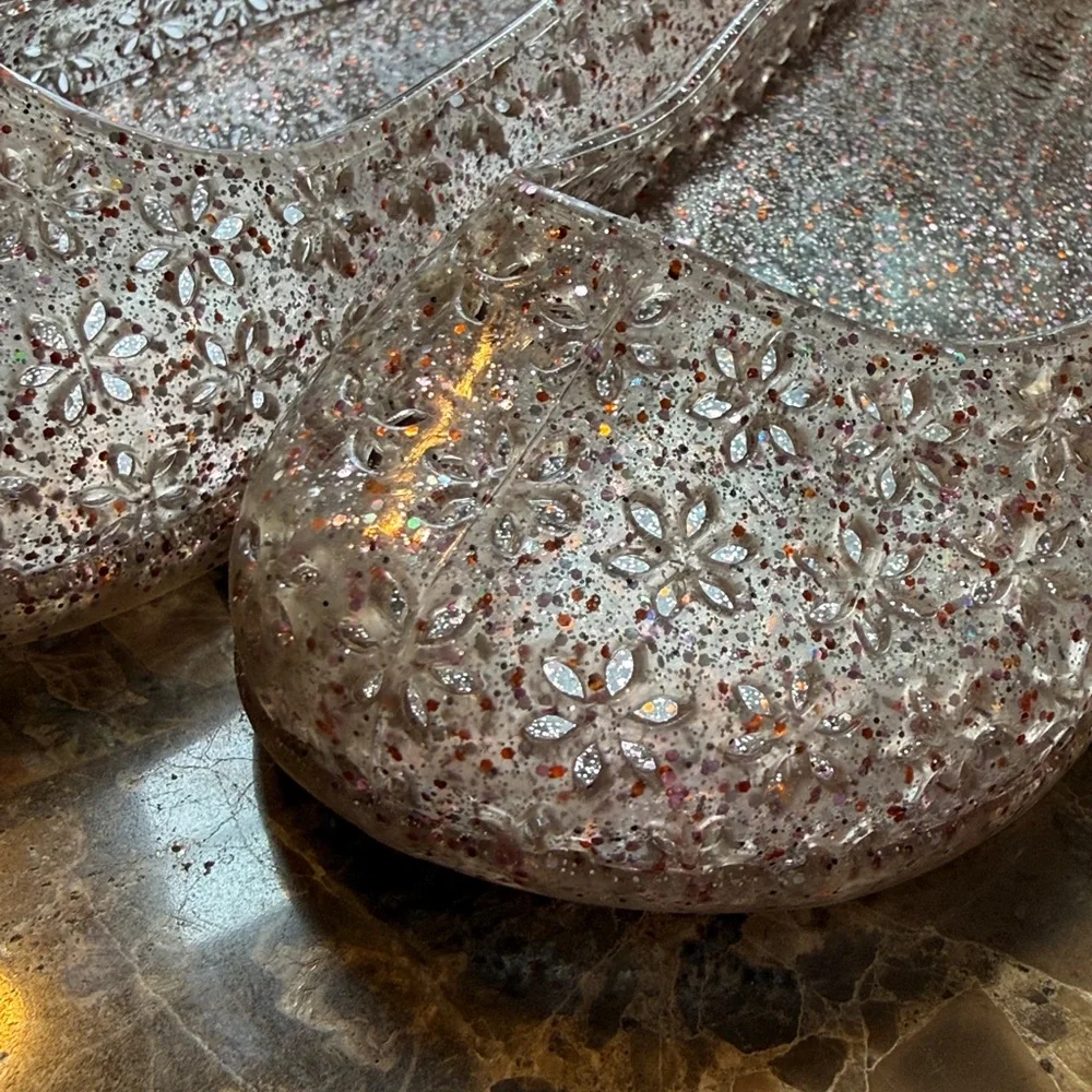 Size 7 baby girls sparkly jelly shoes. Velcro strap at ankles. - Picture 5 of 10